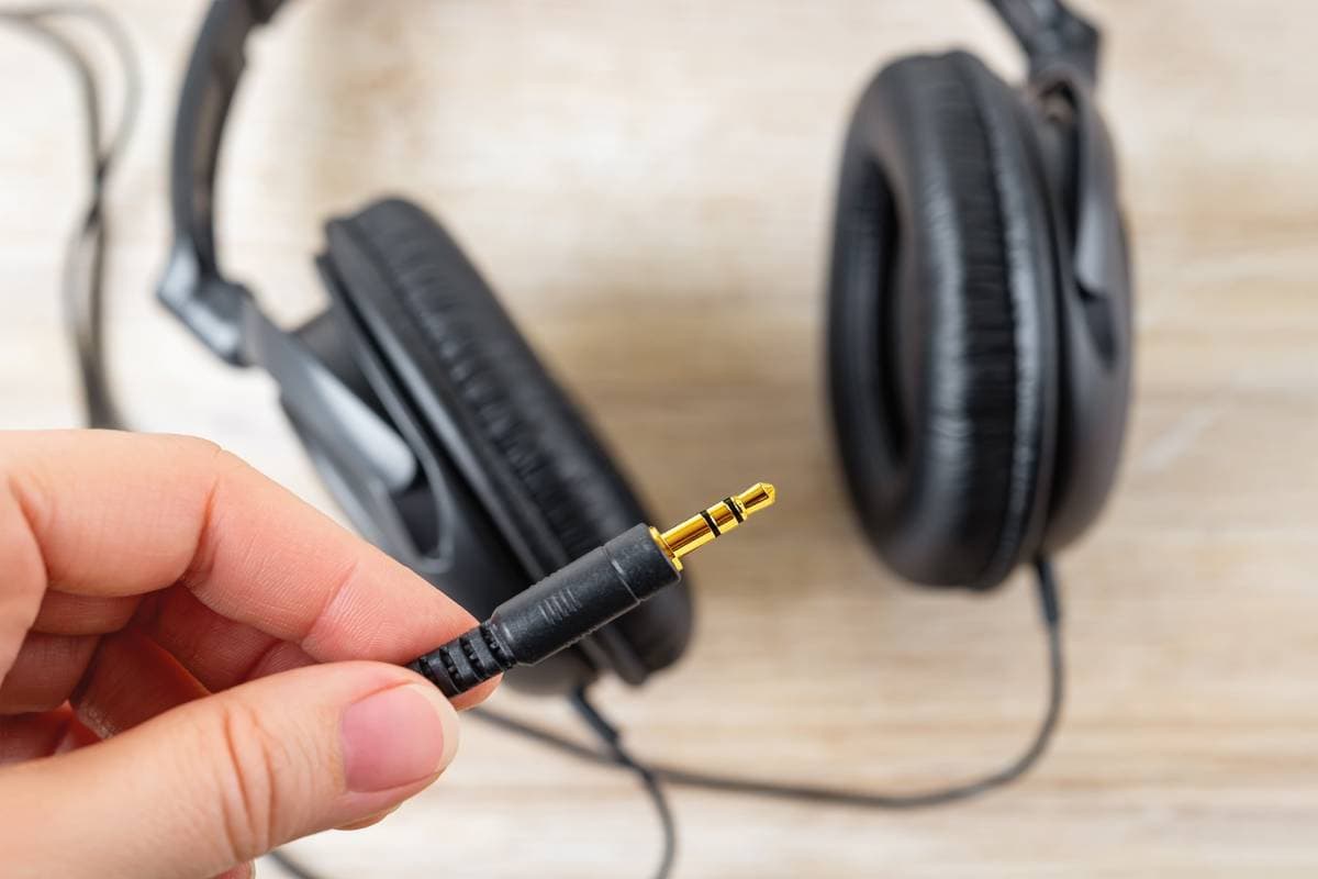 Does a Headphone Jack Affect the Sound Quality? Sound Studio Magic