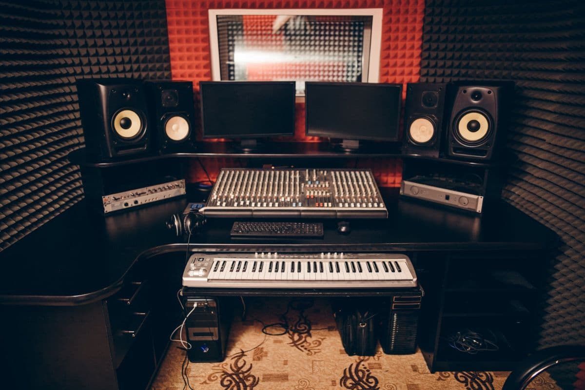 How To Properly Turn Off Your Studio Monitors – Sound Studio Magic