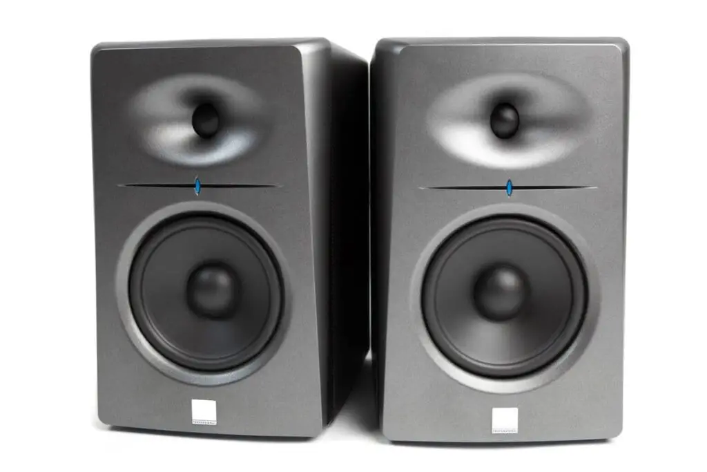 Should You Turn Studio Monitors All the Way Up?