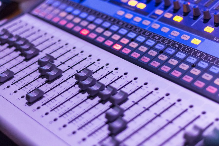 What is a Cue Mix? Definitive Guide for Audio Professionals