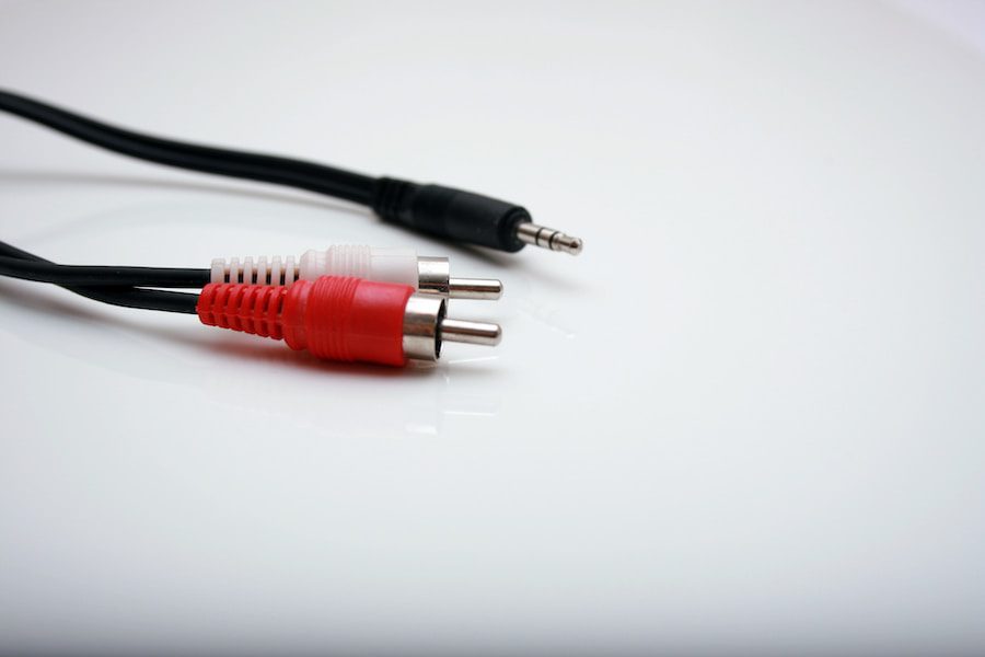 How to Make an AUX Cord with Red and White: Simple Steps for DIY Audio ...